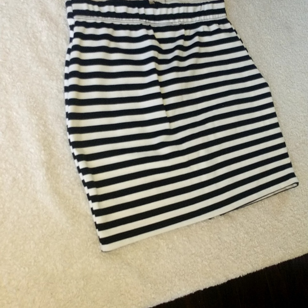 🎈🎈🎈Stripe black and white Mini skirt - Picture 5 of 6